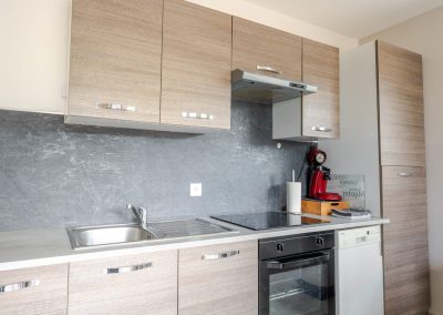 Appartement avec vue piscine - Location appartement de vacances à Lavèrune proche de Montpellier - Cuisine équipée