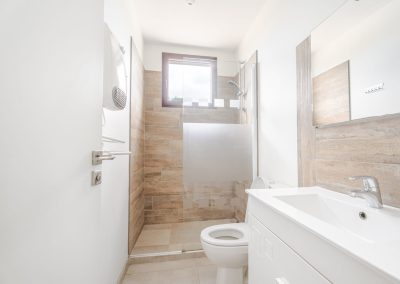 Appartement avec vue piscine - Location appartement de vacances à Lavèrune proche de Montpellier - Salle de bain tout confort