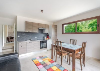 Appartement avec vue piscine - Location appartement de vacances à Lavèrune proche de Montpellier - Salon et cuisine pièce principale