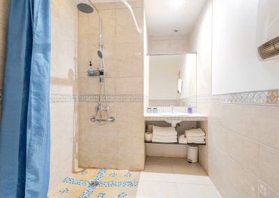 Gîte à la campagne à Lavèrune proche de Montpellier - Salle de bain tout confort
