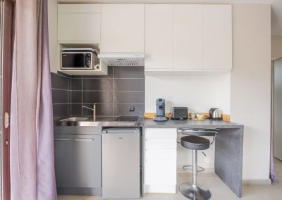 Location appartement T1 avec terrasse studio de vacances à Montpellier - Cuisine équipée