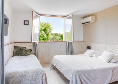Les Arceaux chambre d'hôtes à louer à Lavèrune - Montpellier - Grande chambre avec lit double et climatisation