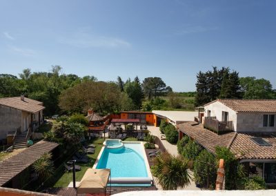 Location appartement avec jacuzzi et sauna Montpellier - Penthouse - Vue sur le patio et sa piscine