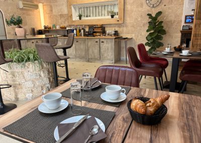 Le patio 34 à Lavèrune - Chambres d'hôtes proche de Montpellier - Salle du petit déjeuner, il est comrpris avec la location de la chambre