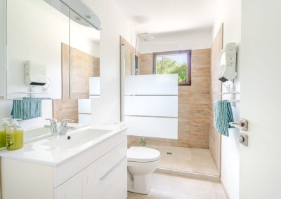 Appartement avec vue piscine - Location appartement de vacances à Lavèrune proche de Montpellier - Salle de bain tout confort